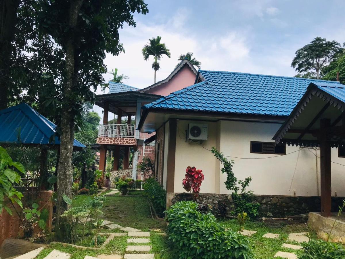 Hotel Thomas' Retreat Bukit Lawang Esterno foto
