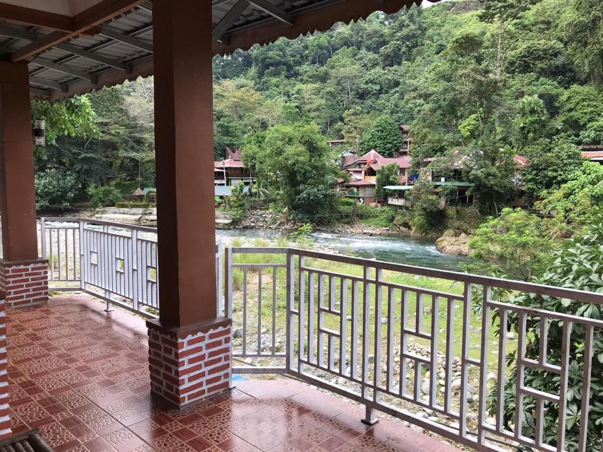Hotel Thomas' Retreat Bukit Lawang Esterno foto