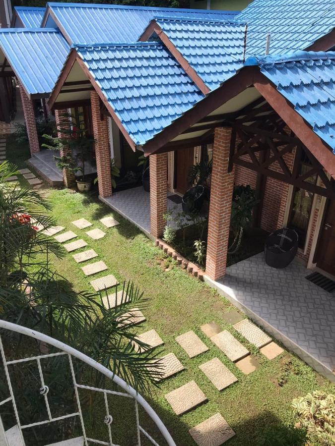 Hotel Thomas' Retreat Bukit Lawang Esterno foto