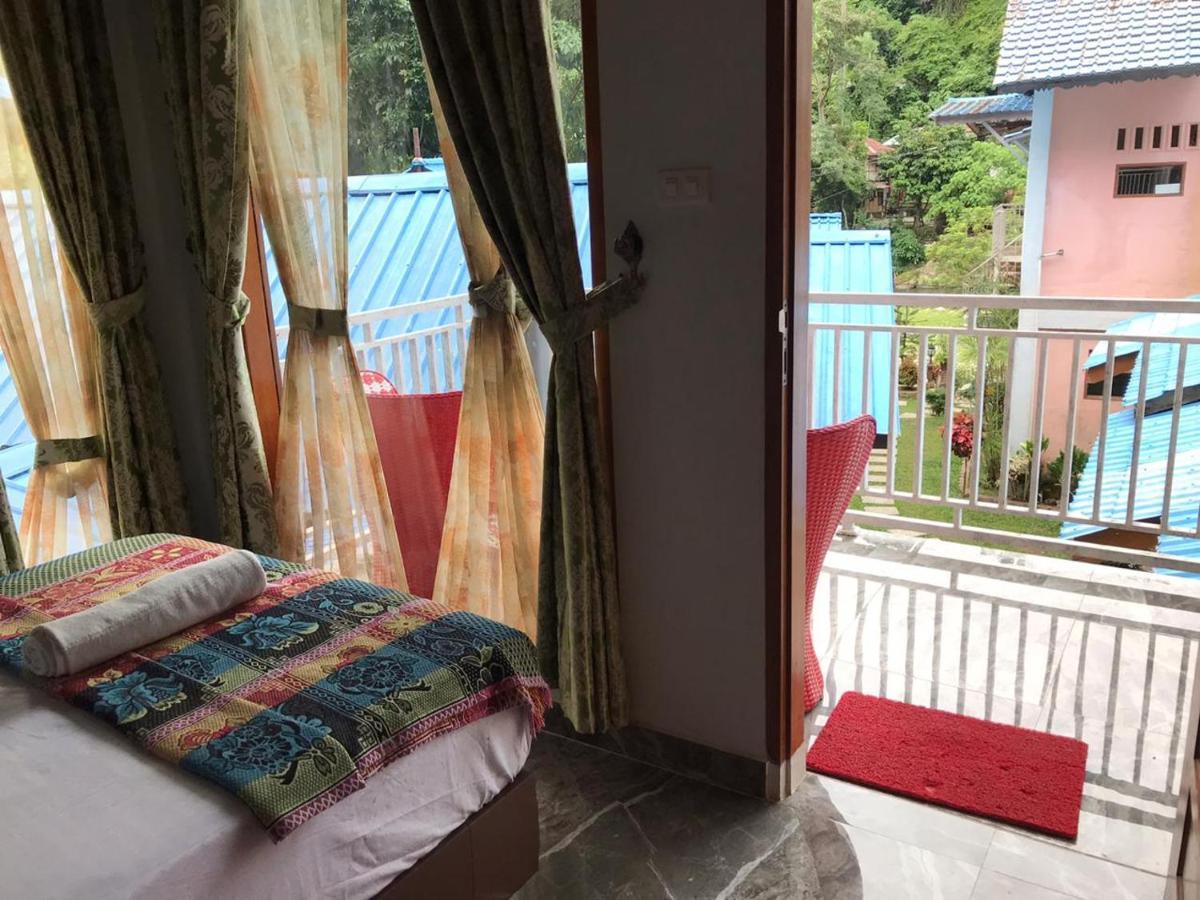 Hotel Thomas' Retreat Bukit Lawang Camera foto