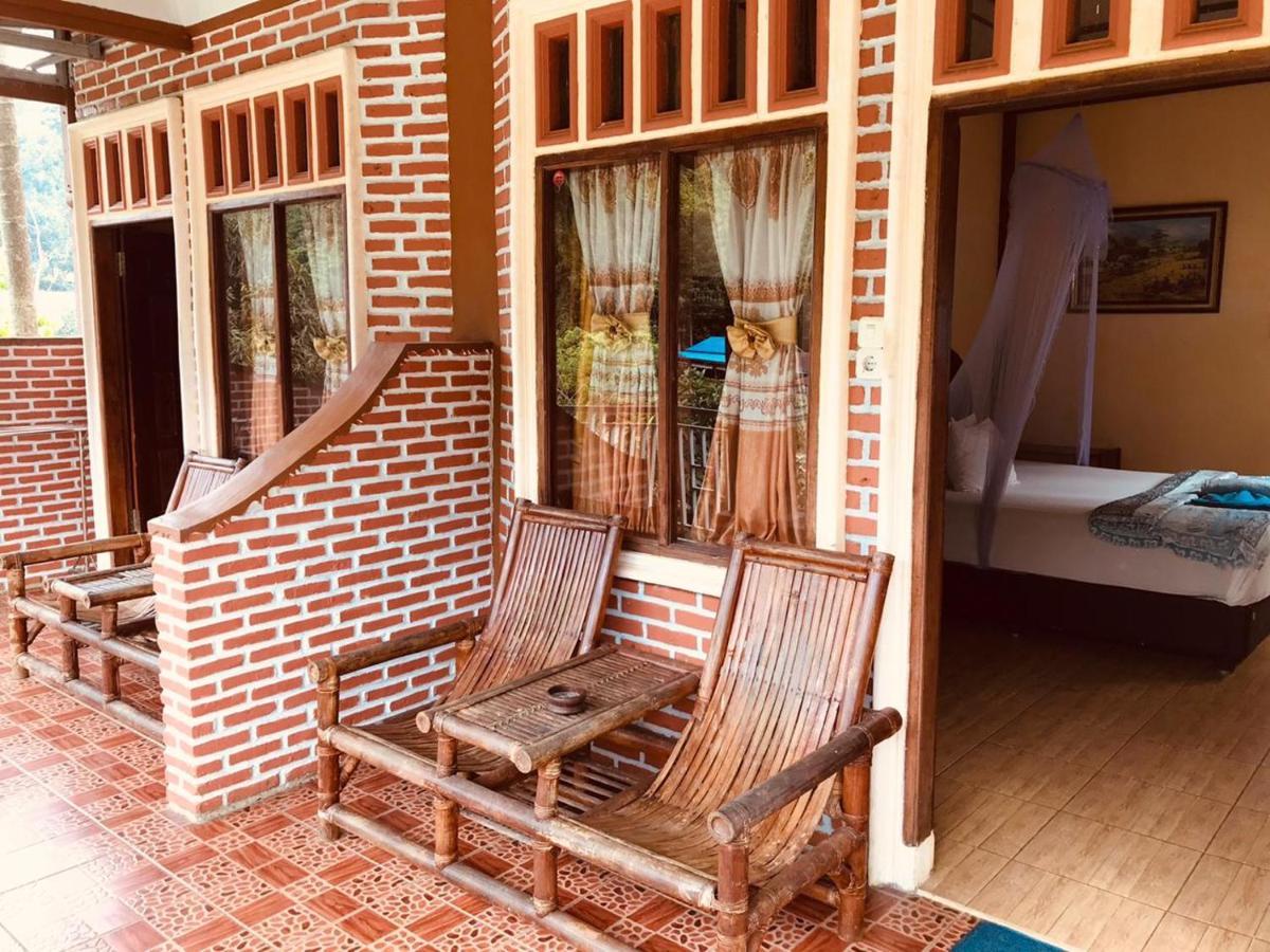 Hotel Thomas' Retreat Bukit Lawang Esterno foto
