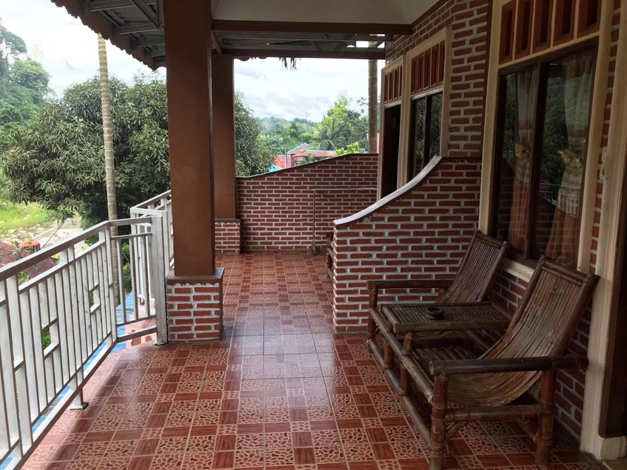 Hotel Thomas' Retreat Bukit Lawang Esterno foto