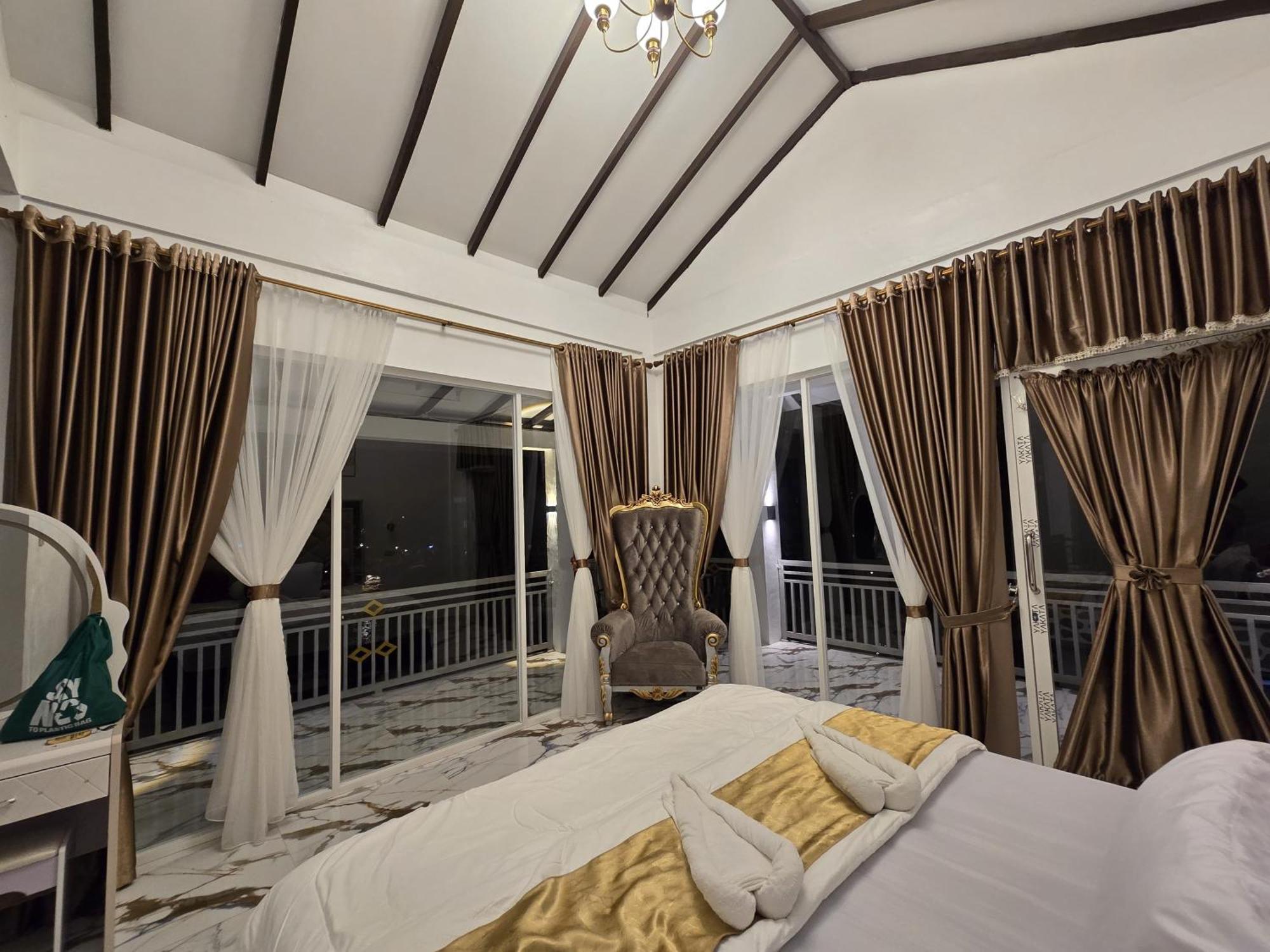 Hotel Thomas' Retreat Bukit Lawang Esterno foto