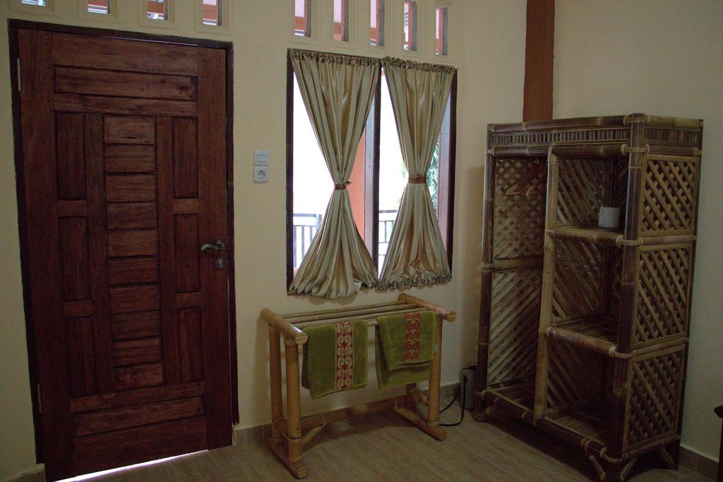 Hotel Thomas' Retreat Bukit Lawang Esterno foto