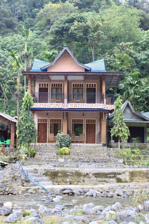 Hotel Thomas' Retreat Bukit Lawang Esterno foto