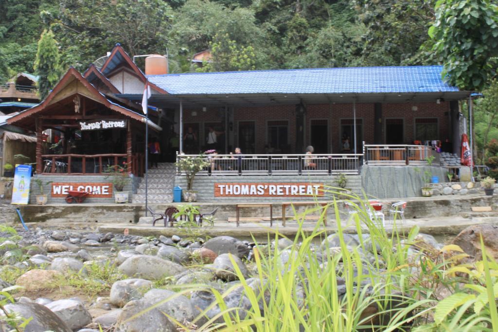 Hotel Thomas' Retreat Bukit Lawang Esterno foto
