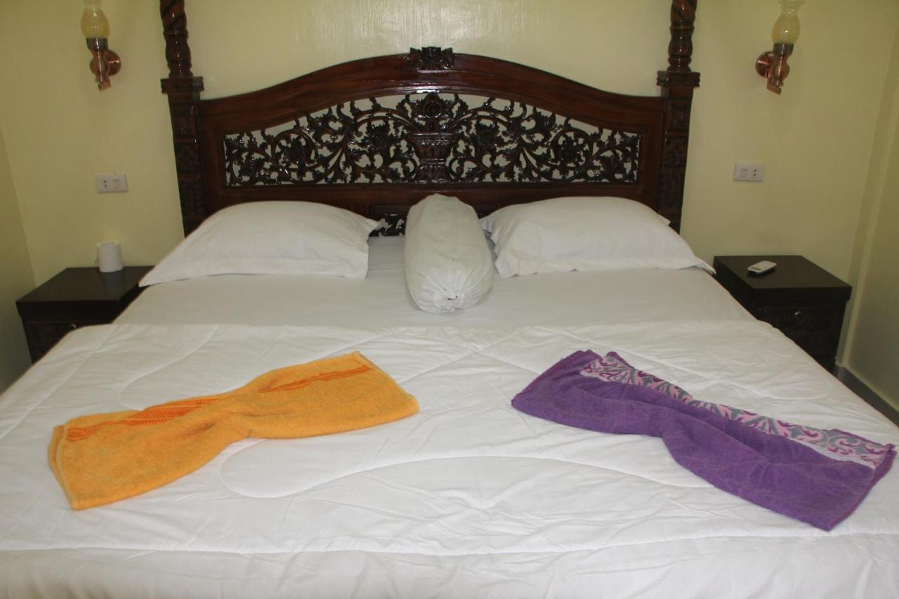 Hotel Thomas' Retreat Bukit Lawang Esterno foto